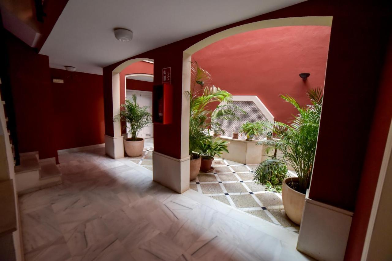 Peace, Pool & Parking At Centre Apartment Seville