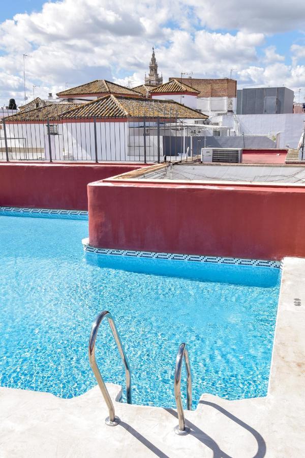 Peace, Pool & Parking At Centre Apartment *