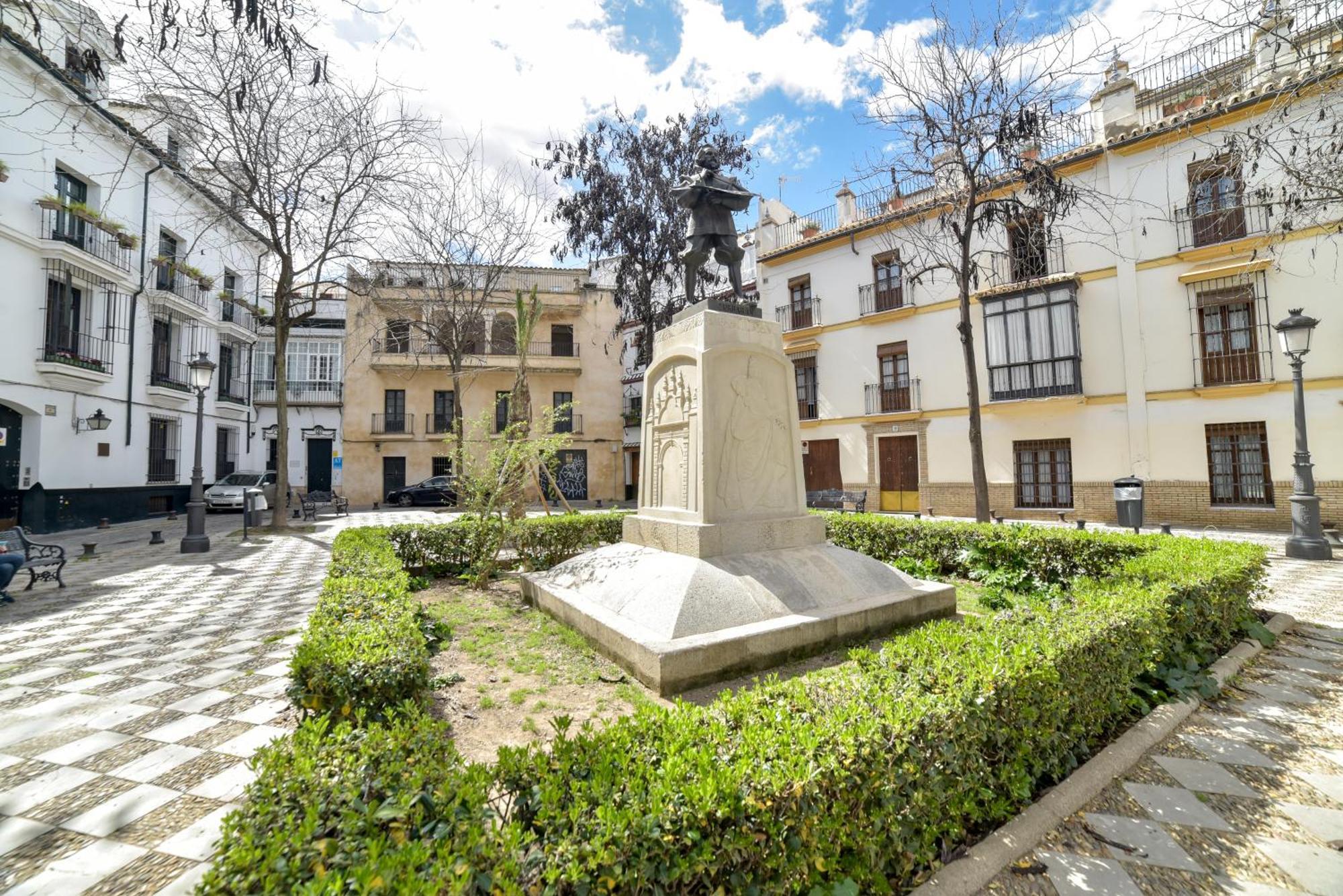 Peace, Pool & Parking At Centre Apartment Seville