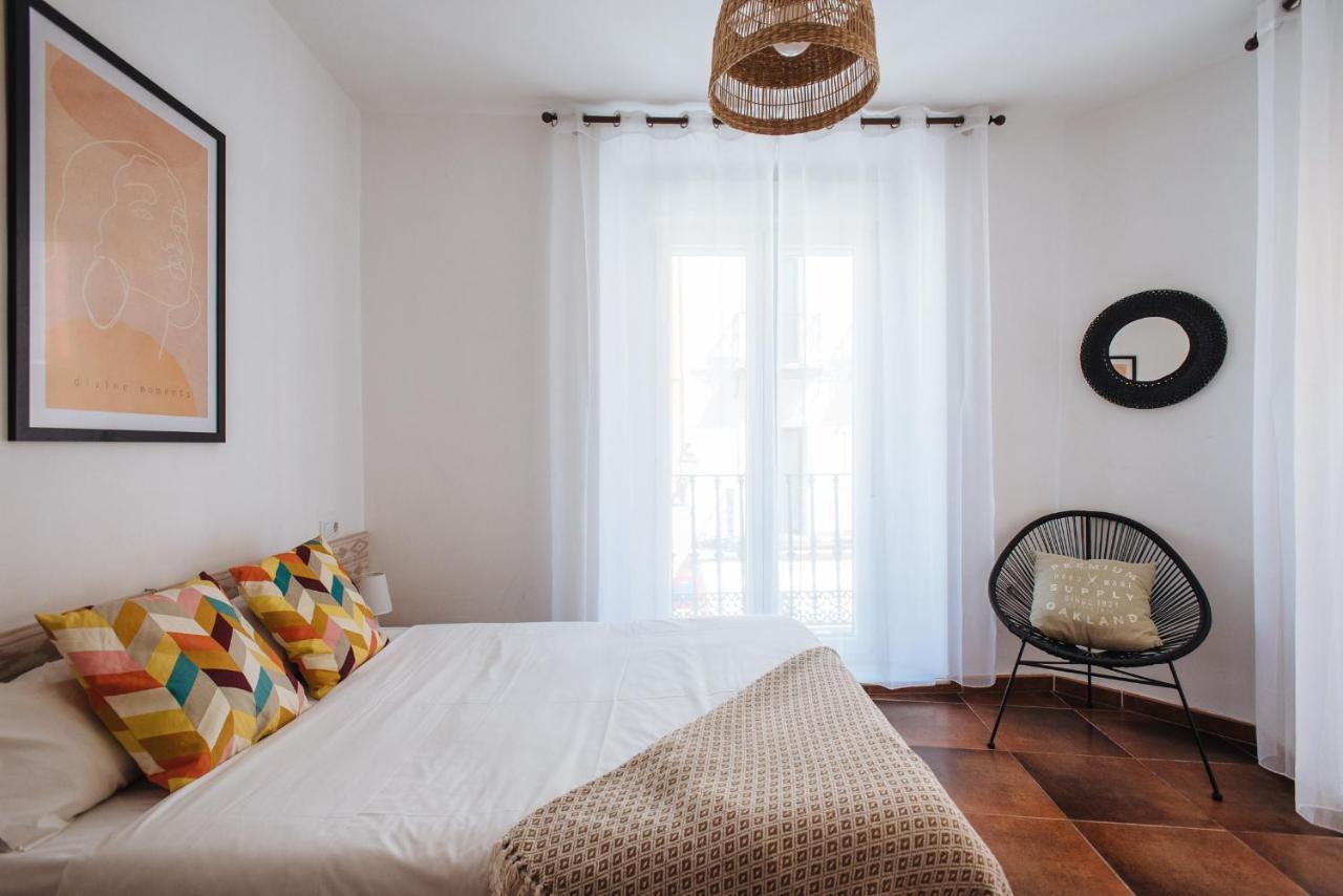 Homeyseville- Bright At Santa Cruz 6 Pax, Parking Optional Apartment
