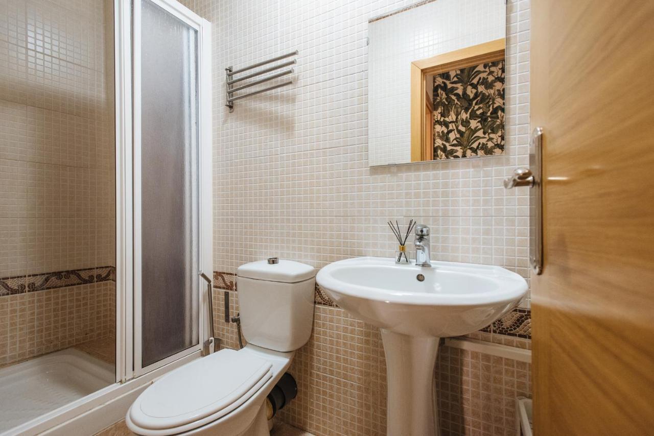 Homeyseville- Bright At Santa Cruz 6 Pax, Parking Optional Apartment