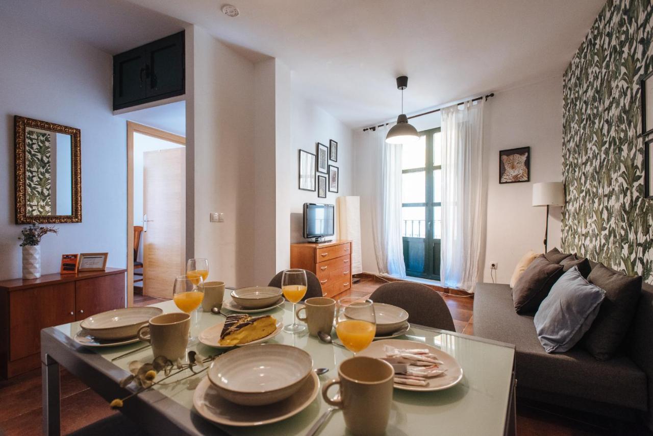 Homeyseville- Bright At Santa Cruz 6 Pax, Parking Optional Apartment Seville
