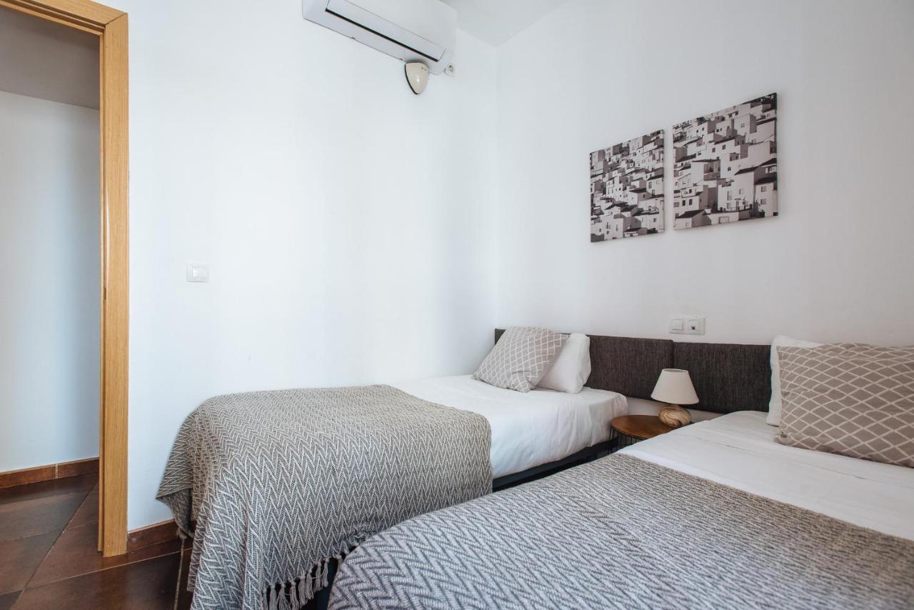 Homeyseville- Bright At Santa Cruz 6 Pax, Parking Optional Seville
