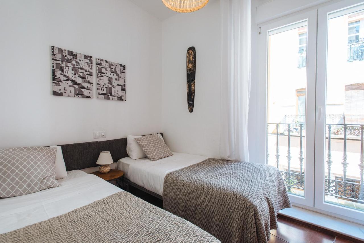 Apartment Homeyseville- Bright At Santa Cruz 6 Pax, Parking Optional