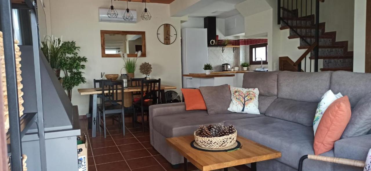 Bonita Y Acogedora Casa En Plena Sierra Norte, A Tan Solo 30 Minutos De Сasa de vacaciones *