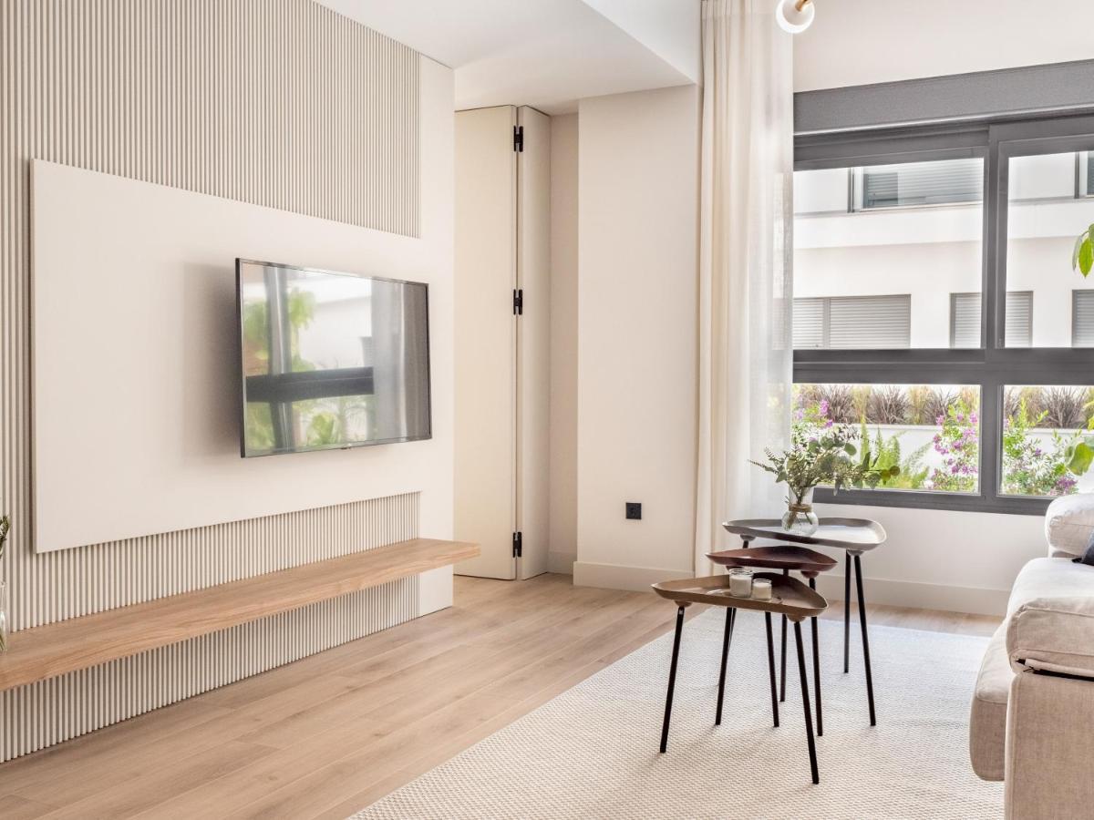 Modern With Swimming Pool- 2bd 2bth- Triana Sevilla