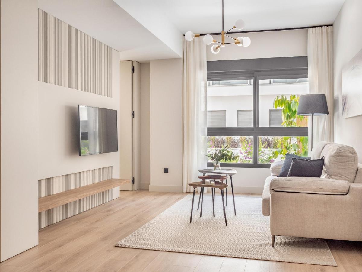Modern With Swimming Pool- 2bd 2bth- Triana Sevilla