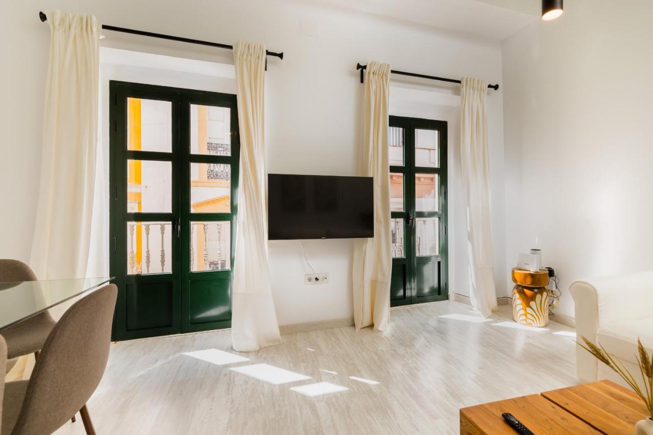 Duplex With Terrace- 2bd 2bth- Arenal * Seville
