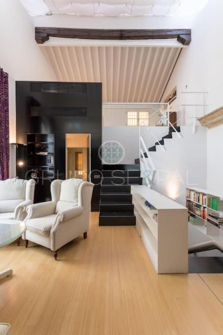 Ad10 Full House Near Cathedral By Antonia Diaz Street * Sevilla