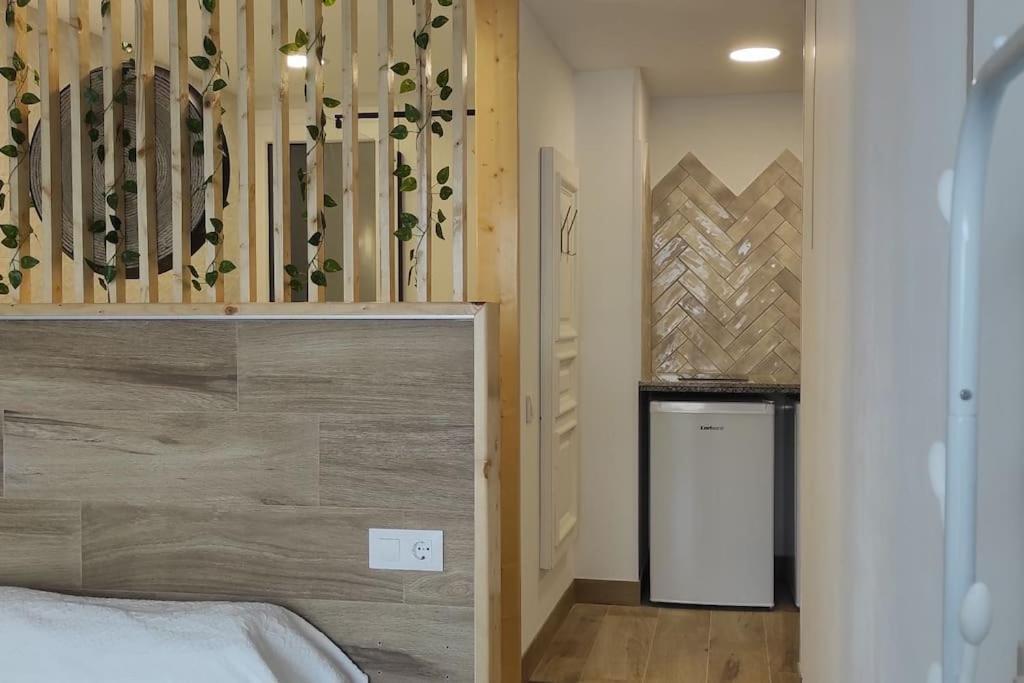 Apartamento Estudio Con Balcon A 9min. Del Centro En Metro *