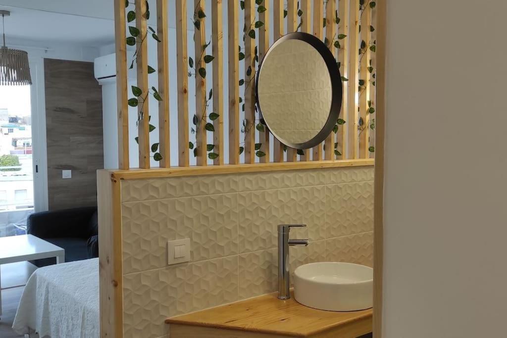 Estudio Con Balcon A 9min. Del Centro En Metro Sevilla