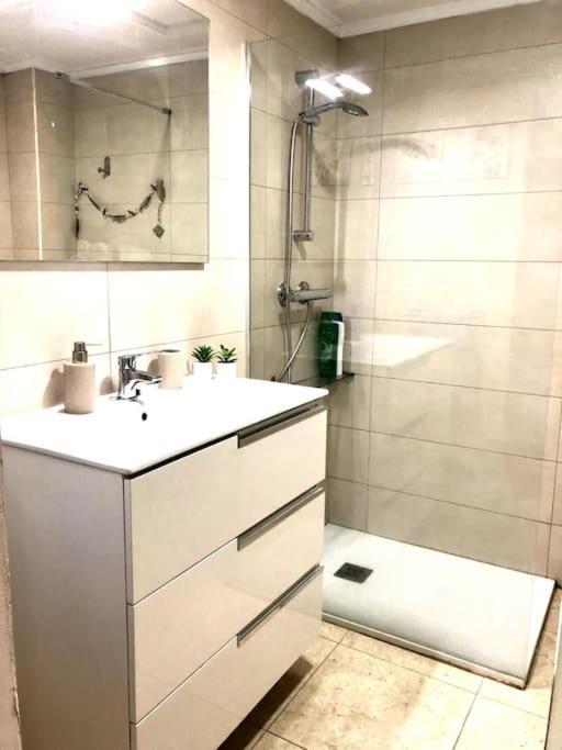 Apartamento En Patio Sevillano Alameda-isla Magica Sevilla