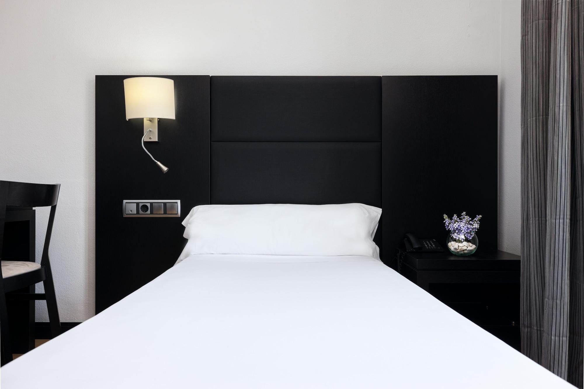 Virgen De Reyes Hotel 4*