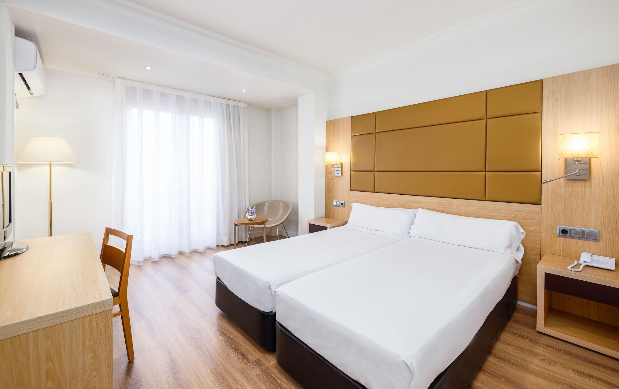 Hotel Virgen De Reyes 4*