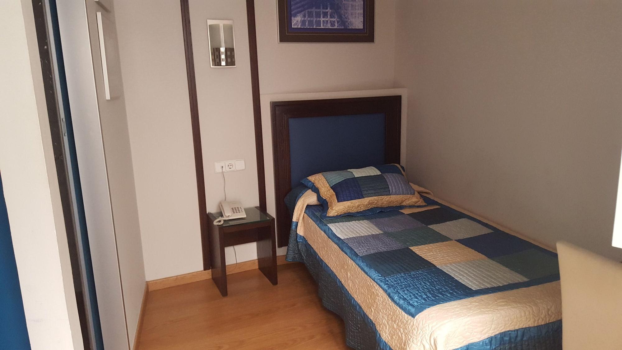 Y Dona Lola Hotel