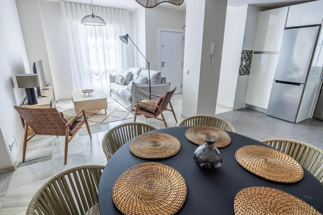Amplisimo De Diseno Nuevo En El Corazon De Triana, Parking Included Apartamento