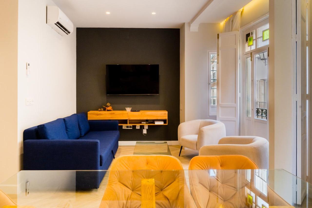 Elegant - 2 Bd 1 Bth - Center Apartment