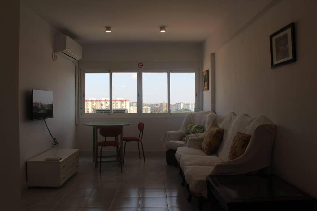 Apartamento Roch2 - Modern Near Metro Sevilla