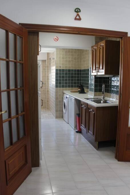 Roch2 - Modern Near Metro Apartment Seville