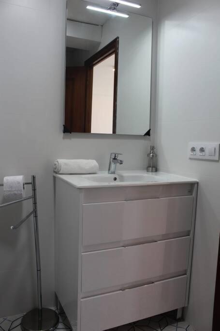 Apartamento Roch2 - Modern Near Metro Sevilla
