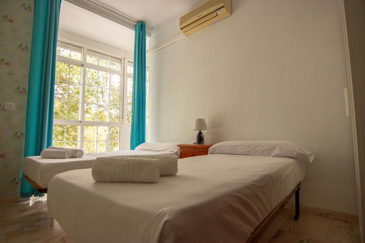 Apartamento Rentalsevilla Centrico Apartamento Junto Al Guadalquivir Con Parking Coche Mediano