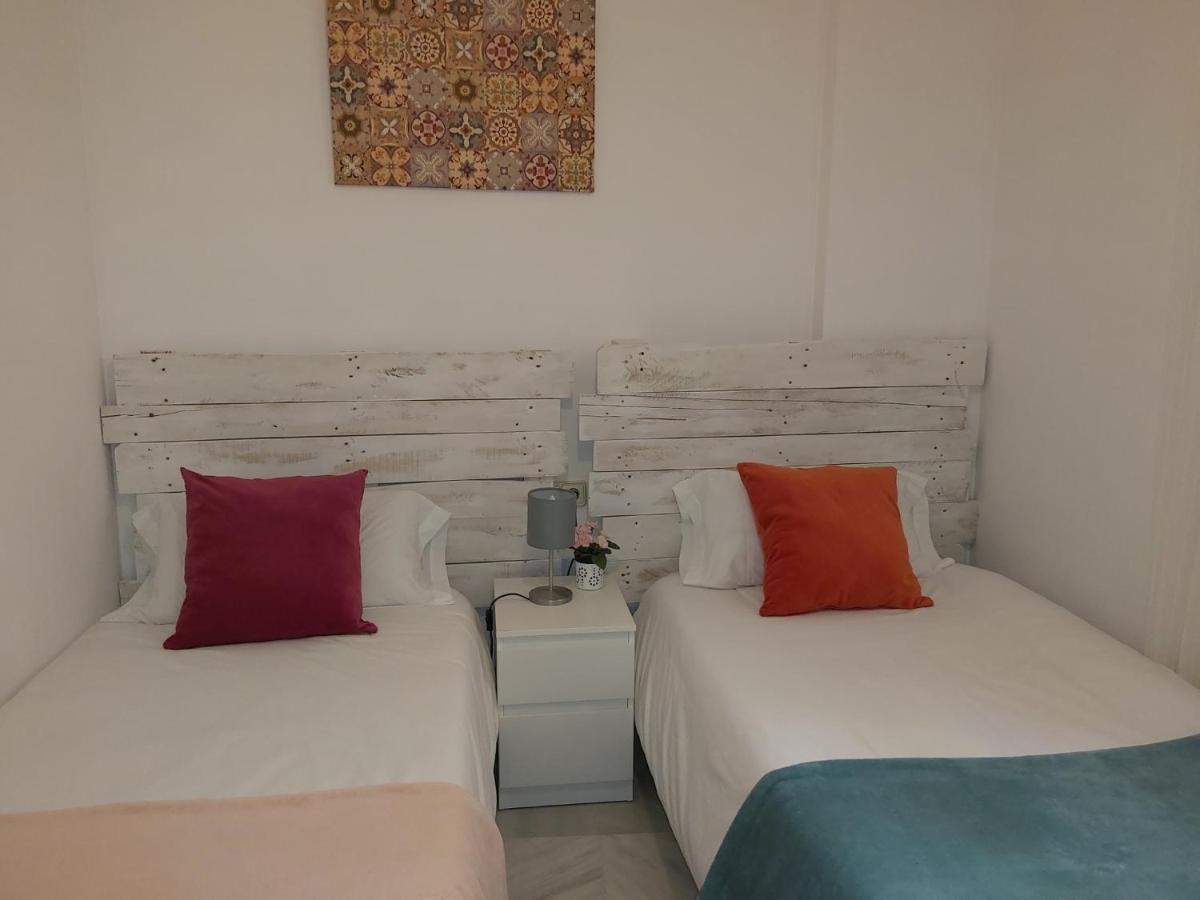 Apartamento San Luis. Plaza De Parking Gratis!!! Sevilla