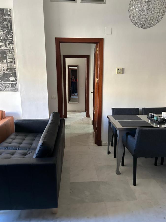 Proximo Al Centro De 2 Con Piscina. * Seville