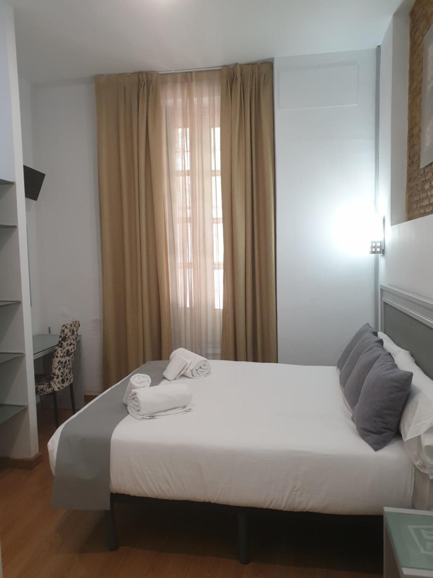 Y Dona Lola Hotel