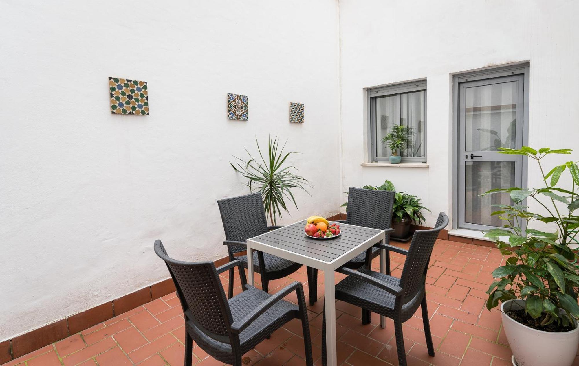Triana Deluxe Con Patio Privado Apartamento