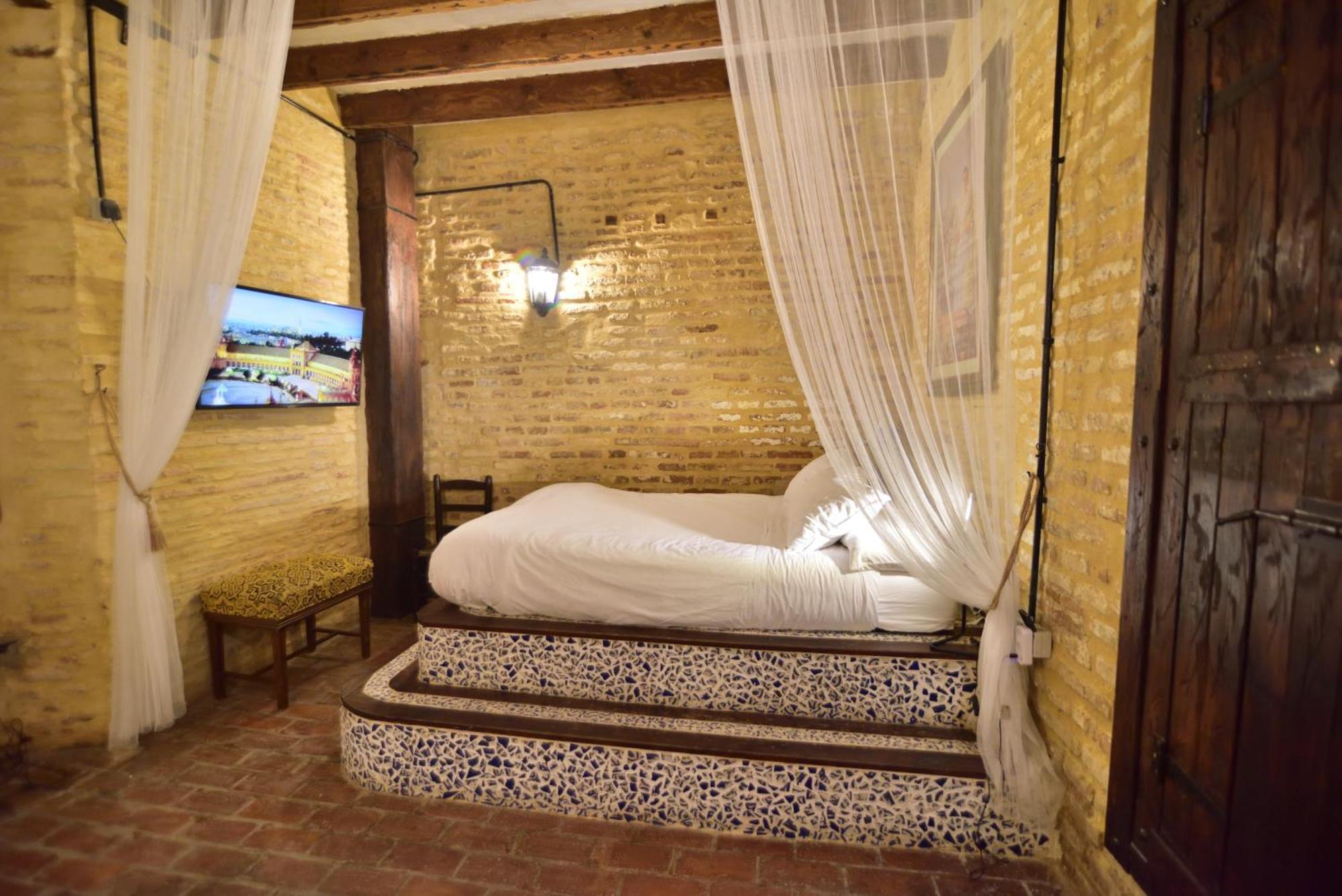 Dona Ines Barrio Santacruz Homestay Seville