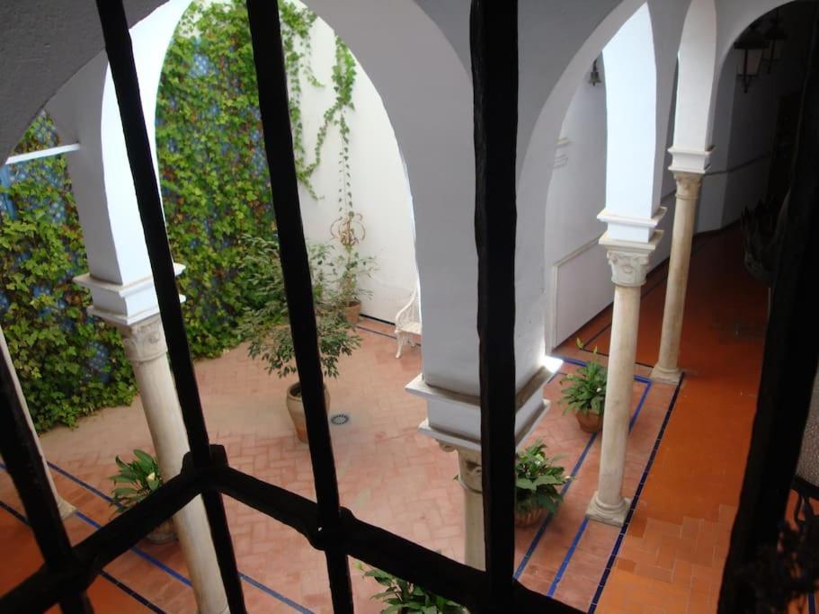 Centrally Located In Old Palace House *