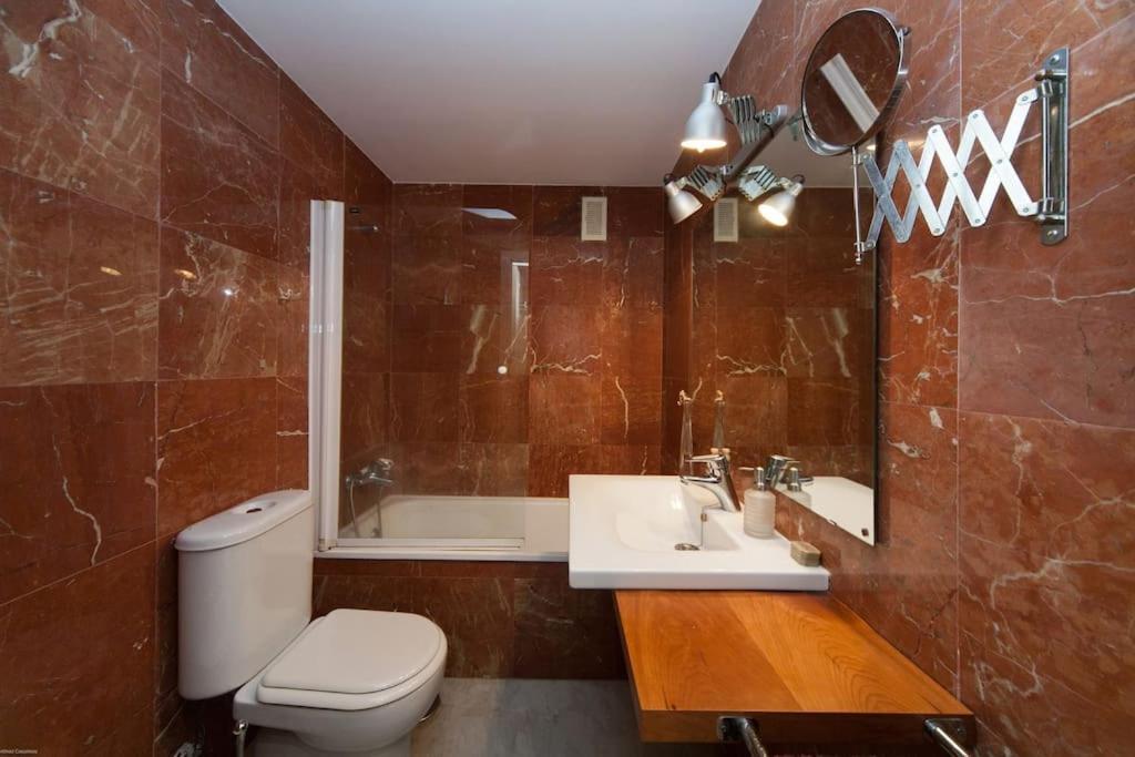Centrally Located In Old Palace House Sevilla