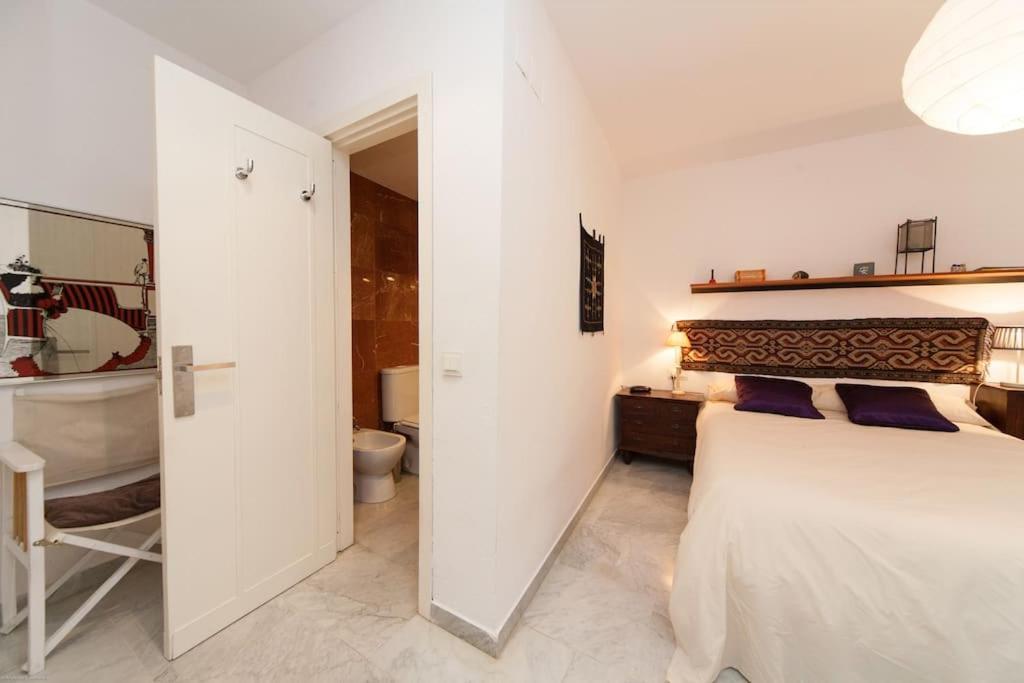 Centrally Located In Old Palace House *