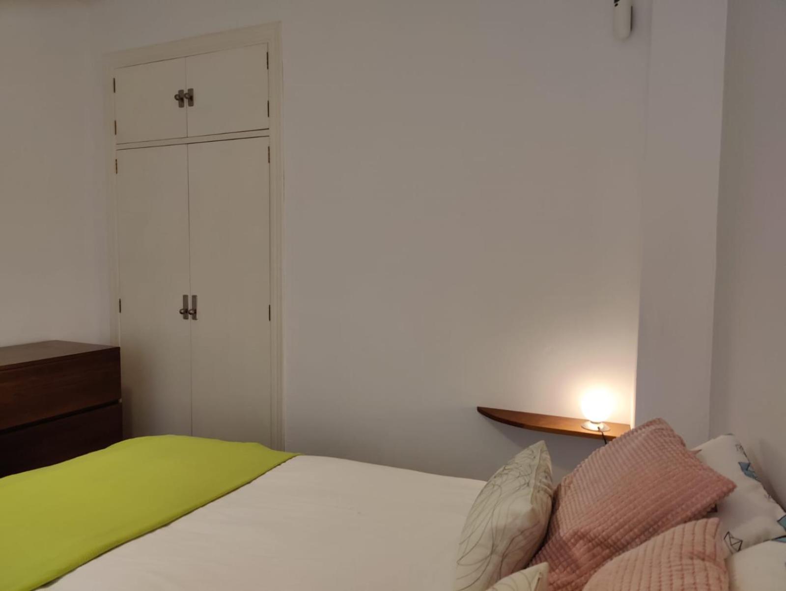 Apartamento Luminoso Exterior Con Balcon Y Patio En Centro Historico Feria-alameda