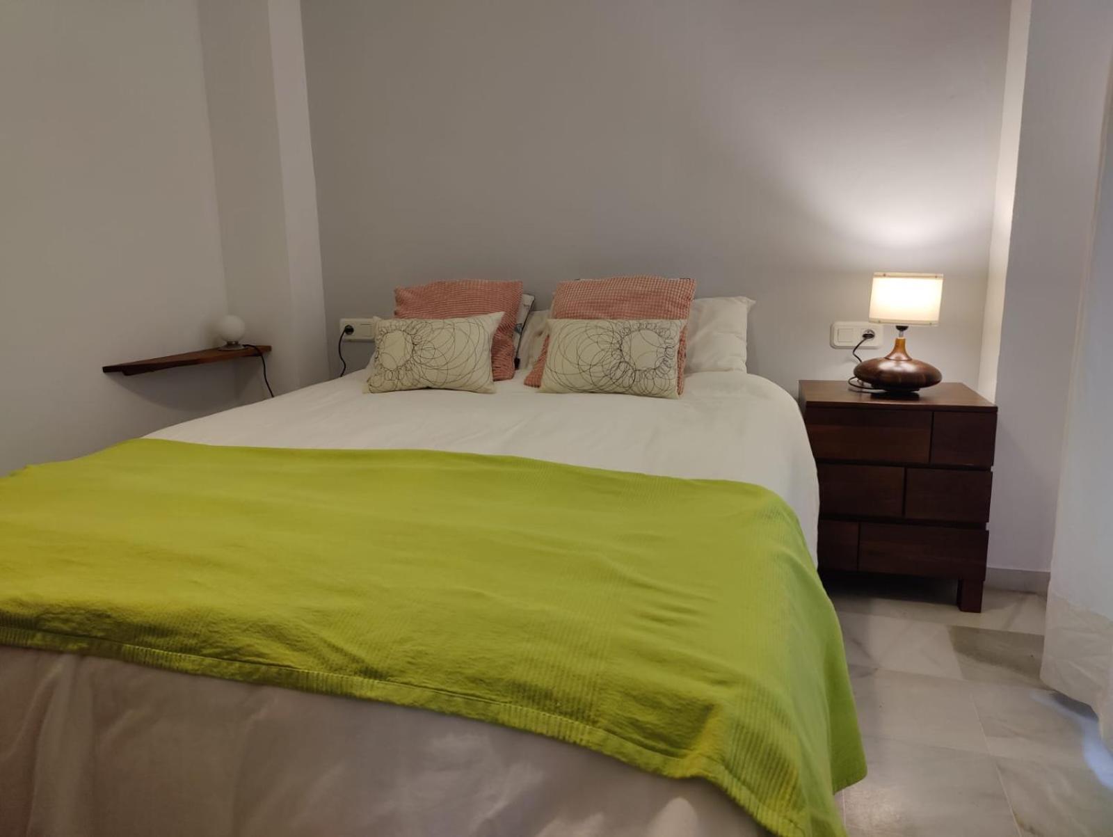 Apartamento Luminoso Exterior Con Balcon Y Patio En Centro Historico Feria-alameda Sevilla
