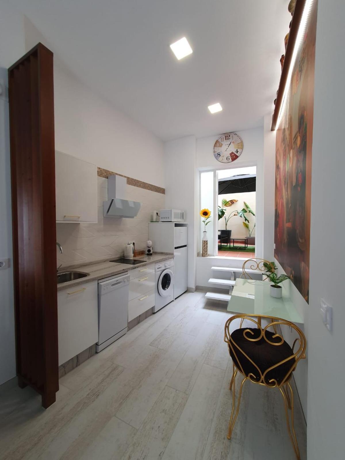 Deluxe En Av Cruz Roja * Sevilla