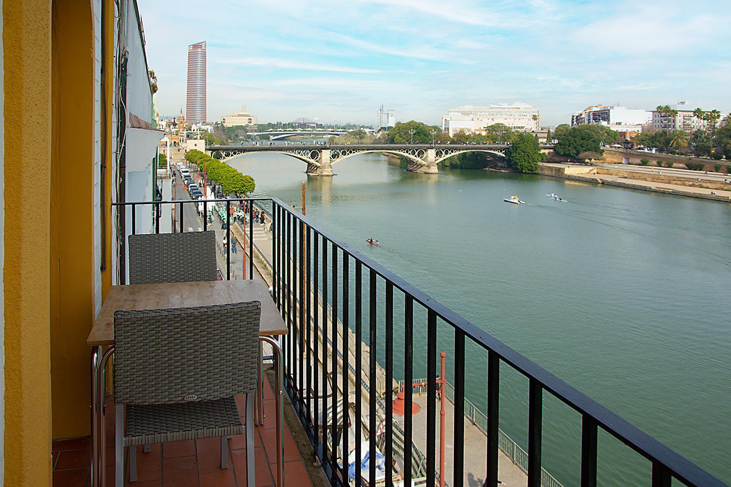 Special Place In Triana Apartment