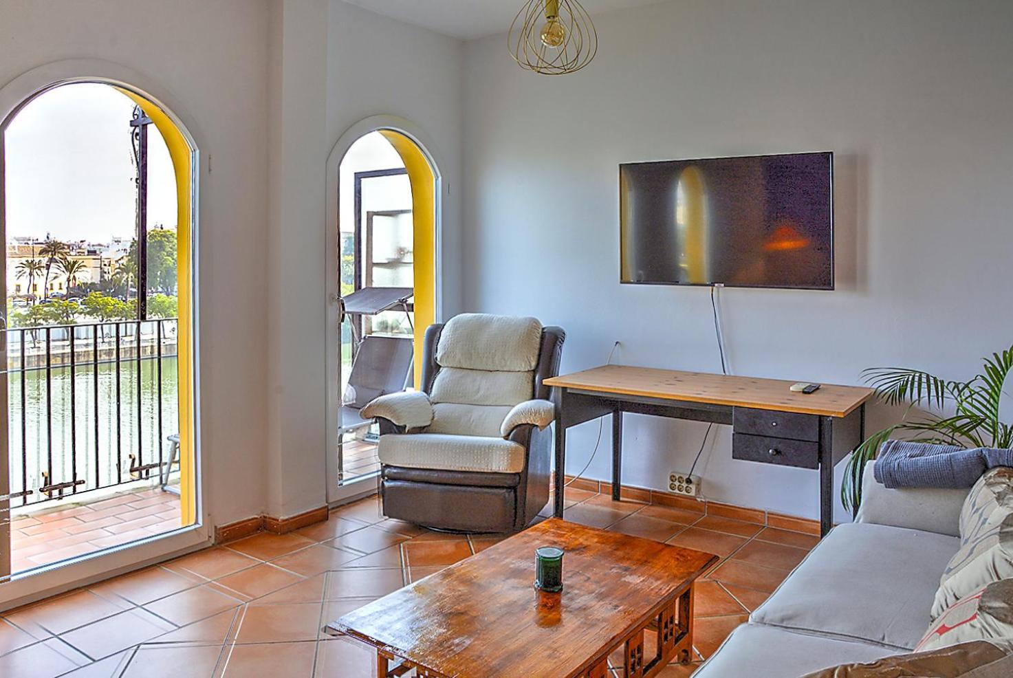 Special Place In Triana Apartment