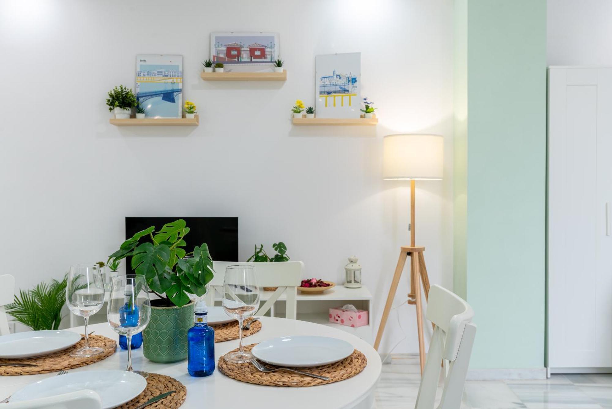 Apartamento La Cava De Triana, Luminoso Y Acogedor *
