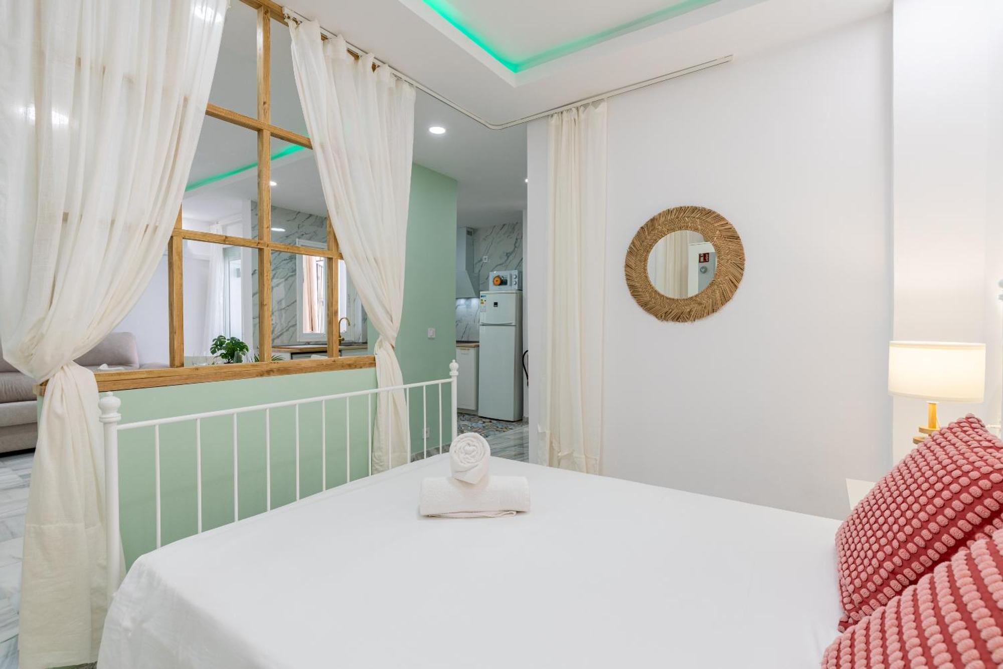 Apartamento La Cava De Triana, Luminoso Y Acogedor *