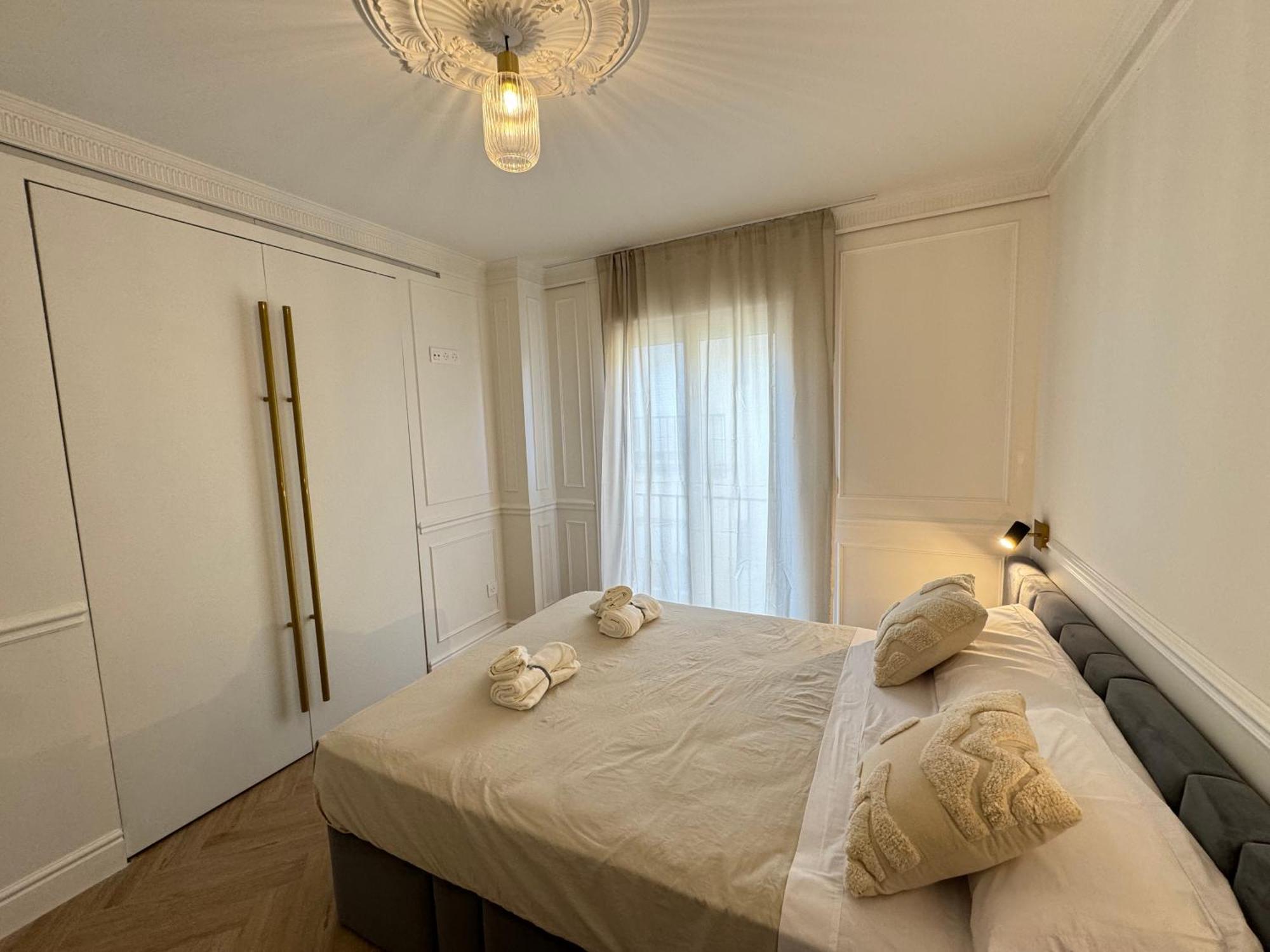 Luxury Cathedral Views In Apartamento