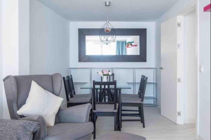 Apartamento Junto A Calle Betis Y Plaza De Cuba Sevilla