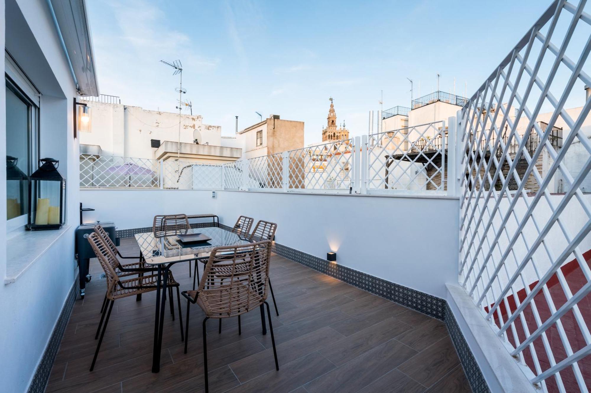 Duplex De Lujo Junto A La Catedral Terraza Privada Con Vistas A La Giralda Sevilla