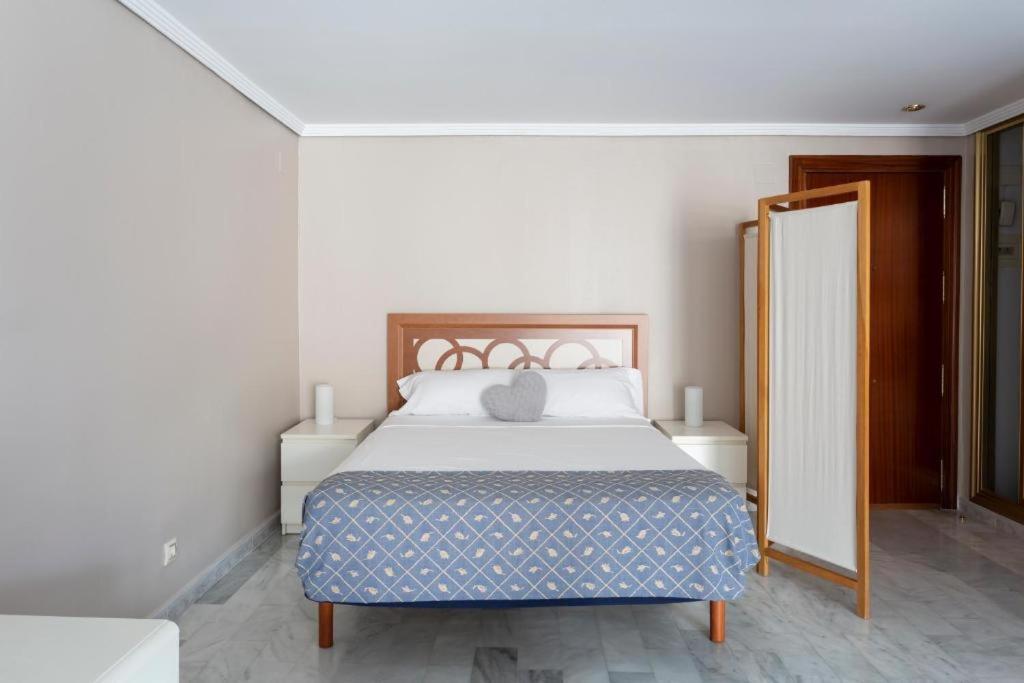 Apartment Luminosity Square Studio. Francos 14 Seville