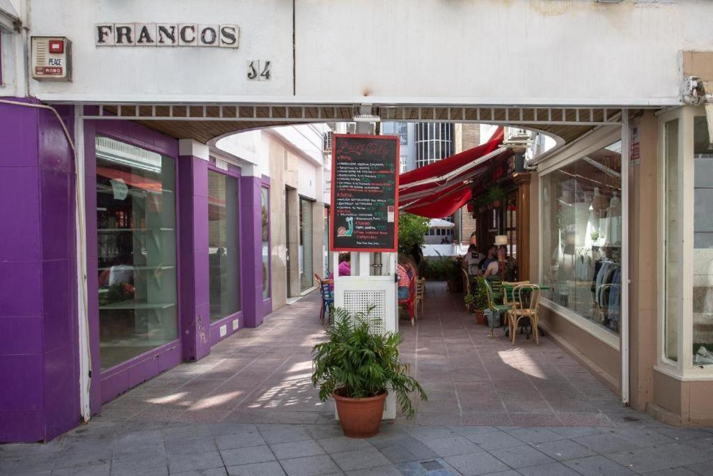 Luminosity Square Studio. Francos 14 Seville