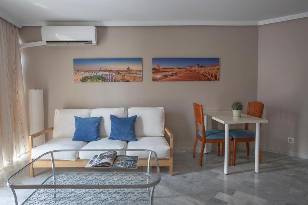 Luminosity Square Studio. Francos 14 Apartment