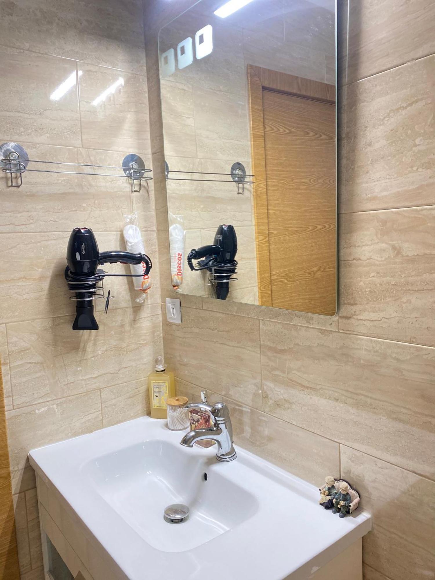 Habitación en casa particular Shared Apartment! Piso Compartido! общая квартира! *