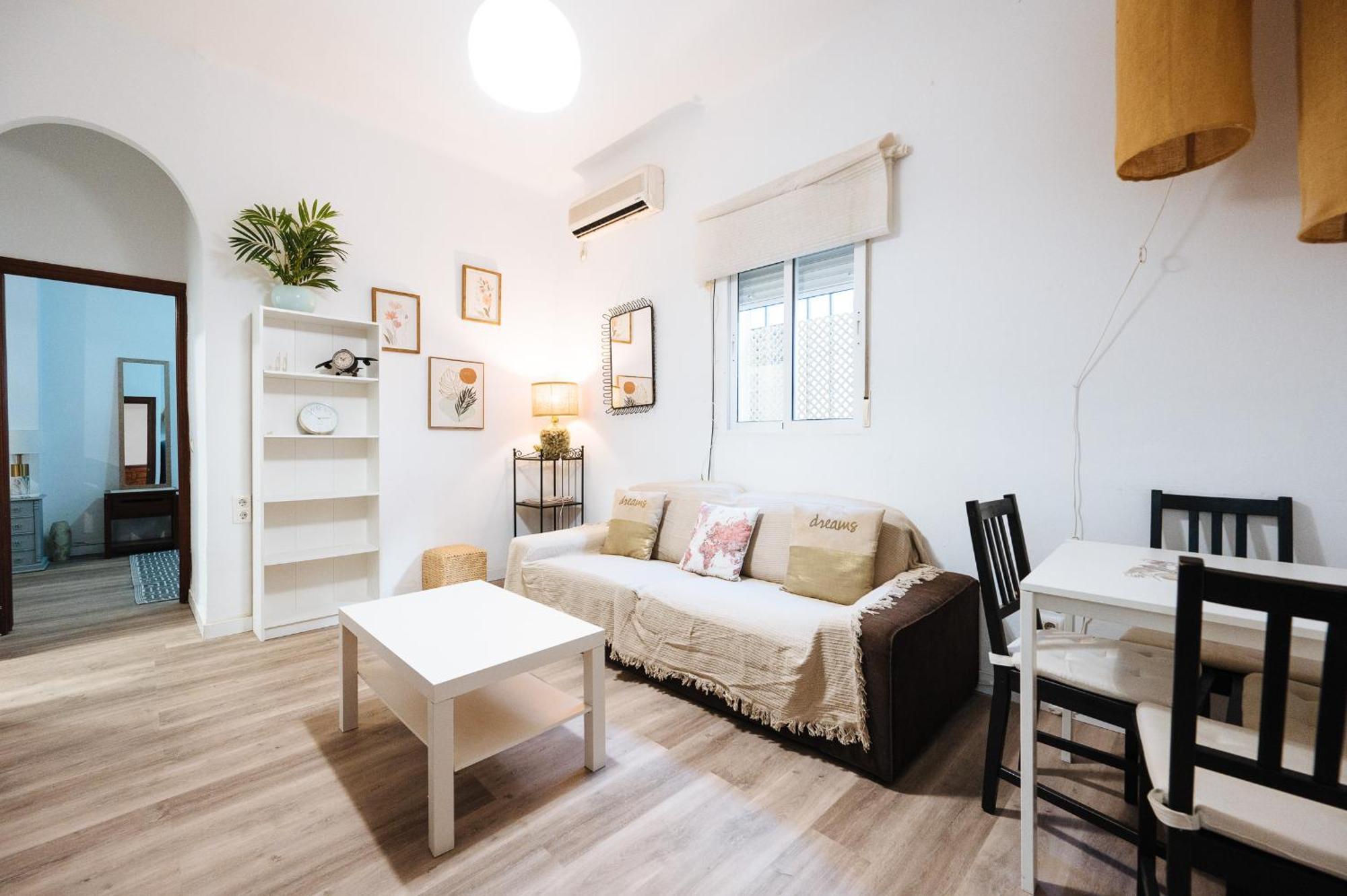 Apartamento Torrijiano Apartment *