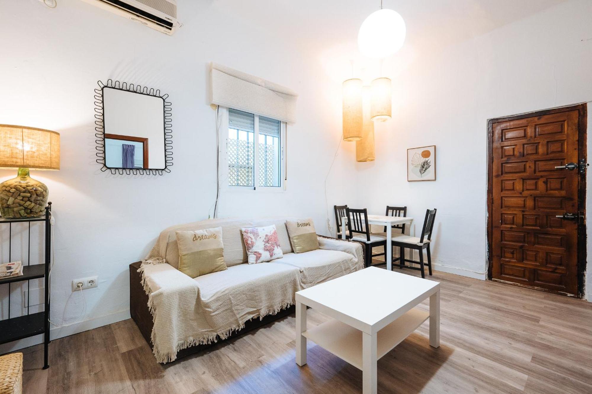 Apartamento Torrijiano Apartment *