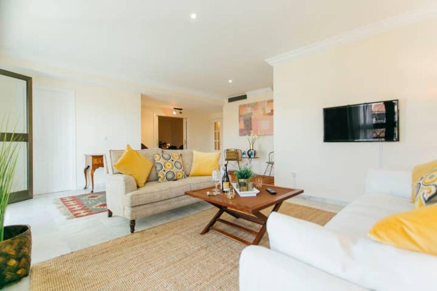 Wide And Bright- 3bd 2bth- Arenal Apartment